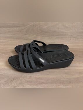Crocs Rhonda Womens Size 8 Black Comfort Wedge Heel Strappy Slide Sandals